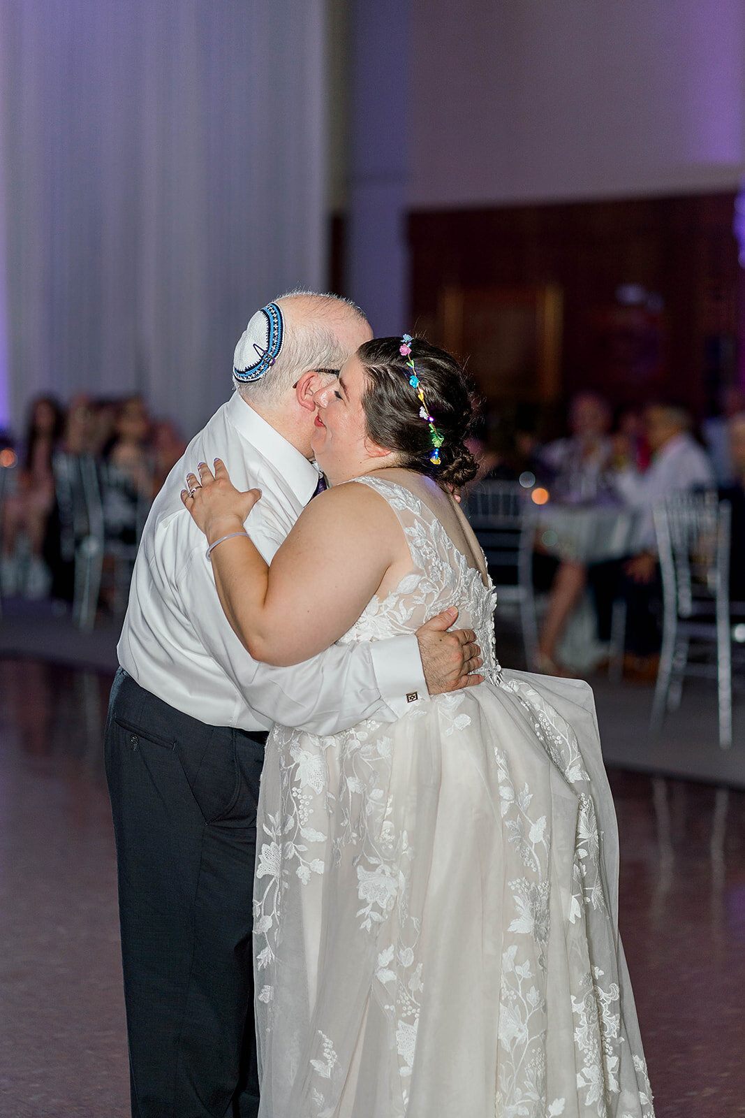 Eliana-Melmed-Photography-Chicago-LosAngeles-Jewish-WeddingPhotography-ElianaSklar-DanceFloor-00261