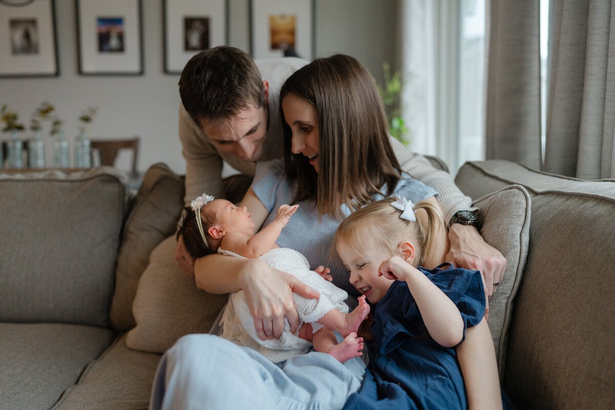 Relaxed-Newborn-Photography-in-Milwaukee-19