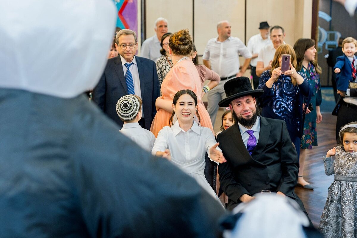 Eliana-Melmed-Photography-Chicago-LosAngeles-Jewish-WeddingPhotographer-CarmiKalman-Shtick-00022
