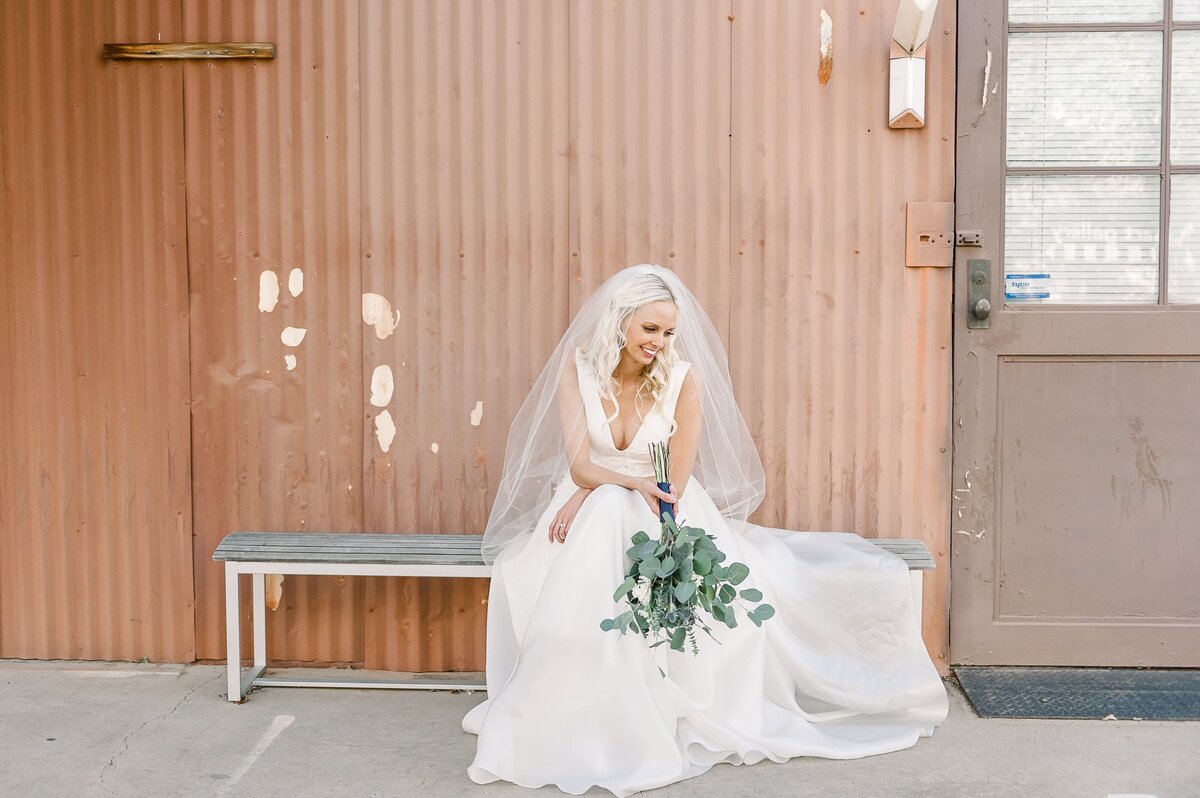 Warehouse-215-wedding-by-Leslie-Ann-Photography-00061