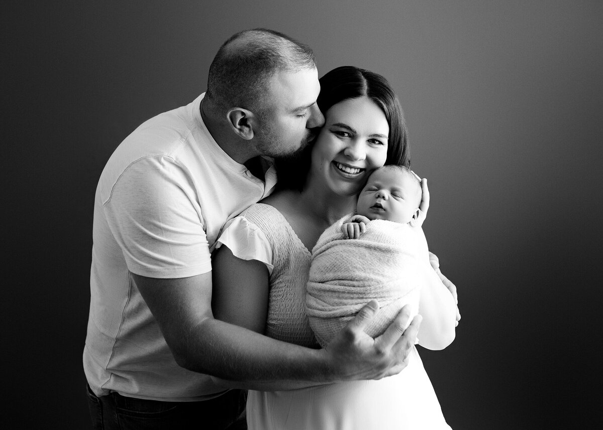 Edmonton Newborn Photographer Kelsie Kelly 2025 West Edmonton Studio (14)