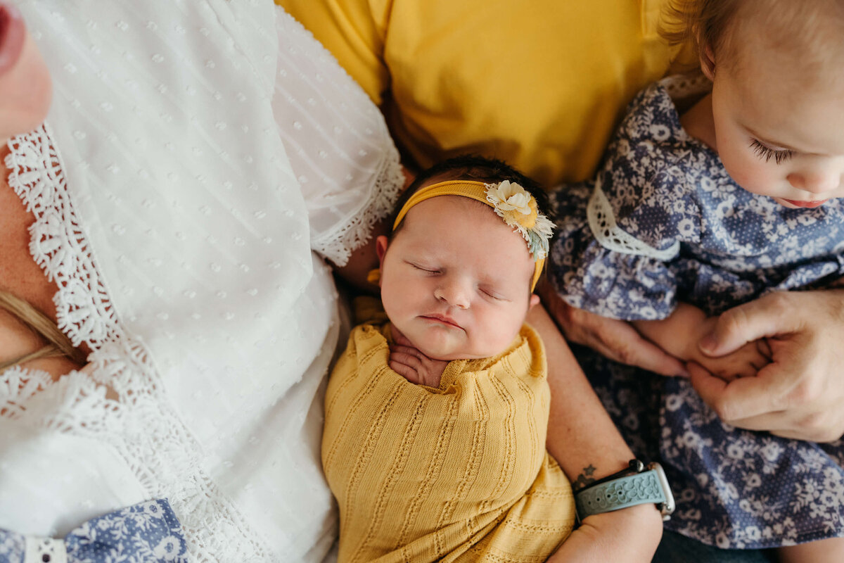 newborn-session-with-yellows