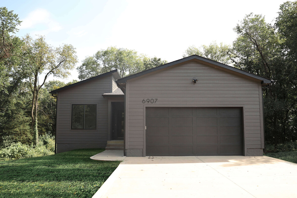 6907-Exterior-Panora-Central-Iowa-Custom-Home-JRL-Builders-E23A9505