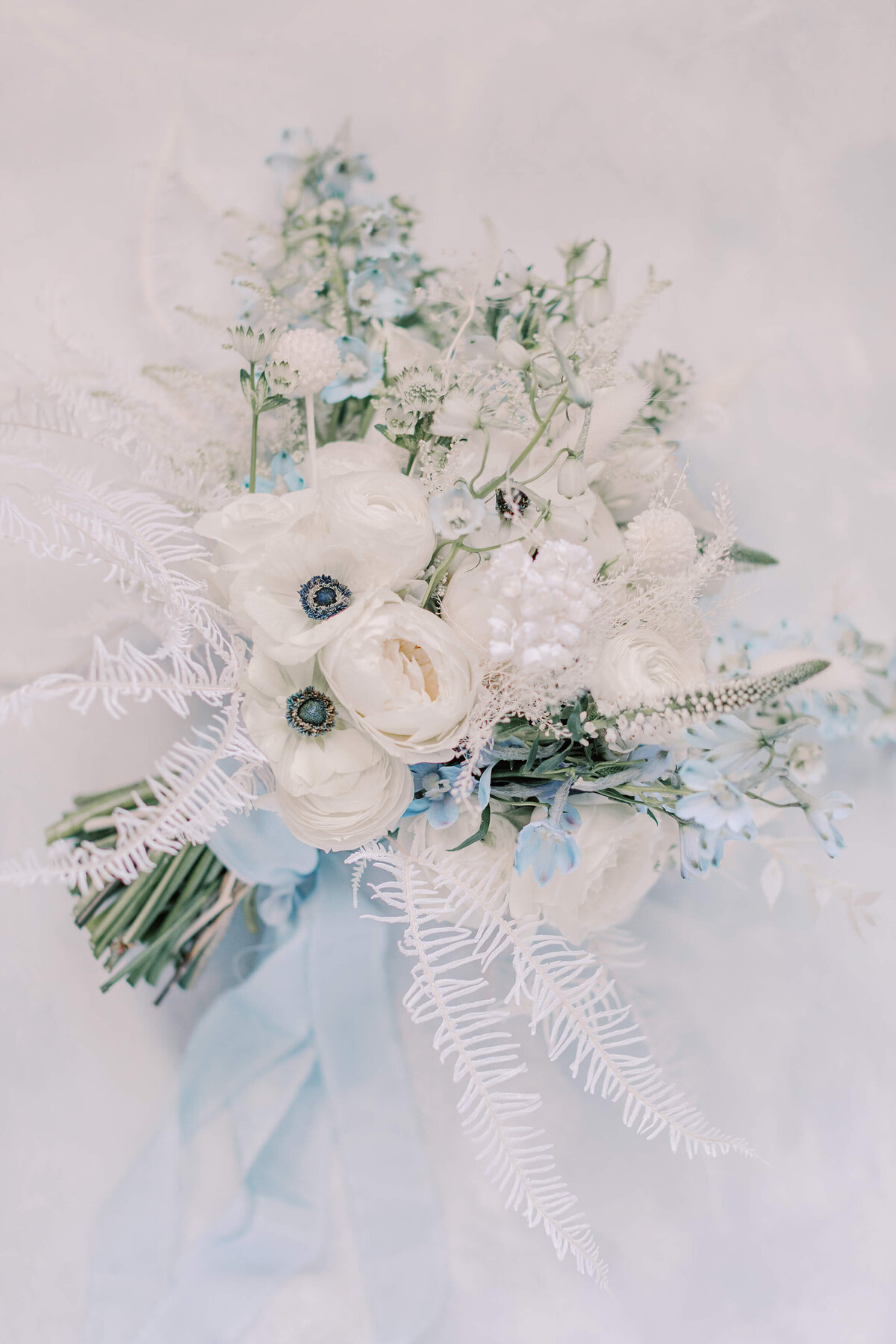 Winter Wedding at Chateau Saint-Joseph - Jeanette Merstrand Photography - Victoria Engelen Flowers_0044