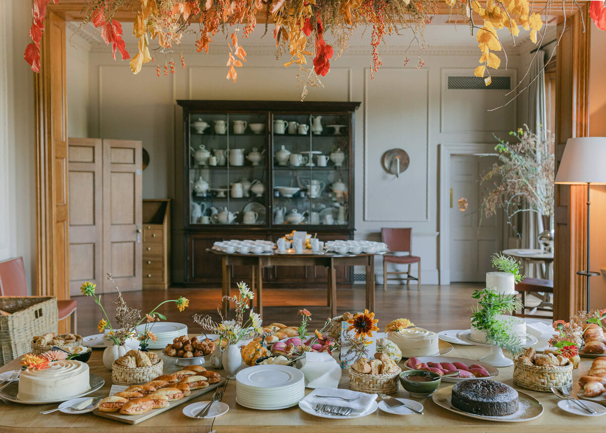 chloe-winstanley-events-heckfield-place-interiors-afternoon-tea-flowers