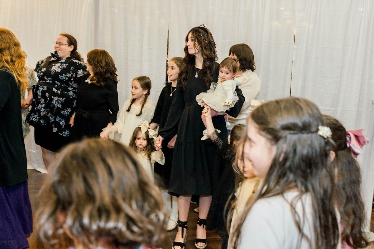 Eliana-Melmed-Photography-Chicago-LosAngeles-Jewish-WeddingPhotographer-CarmiKalman-WomensDancing-00043