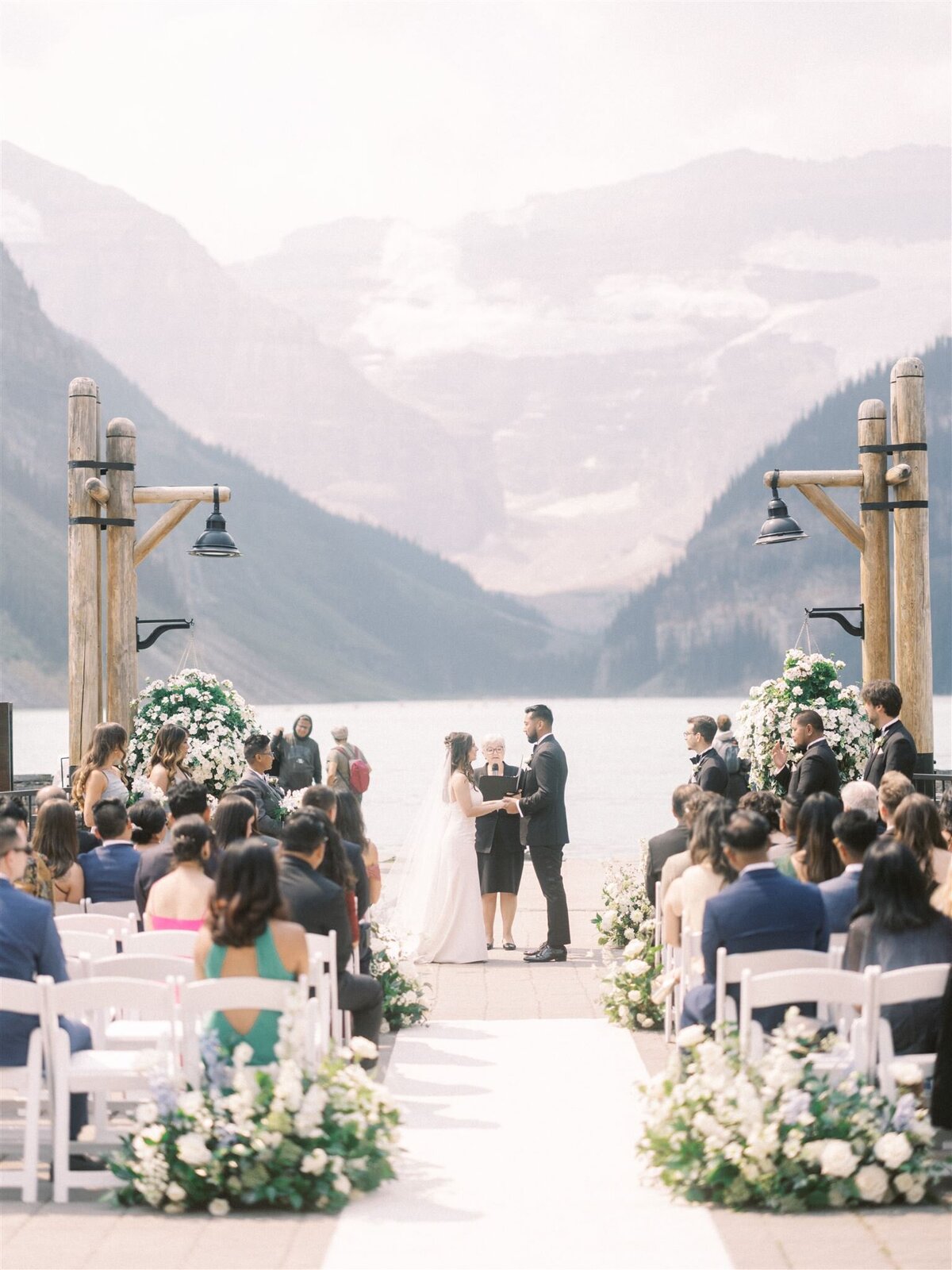 calgary-wedding-photographers-nicole-sarah-fairmont-chateau-lake-louise-AC-211_websize