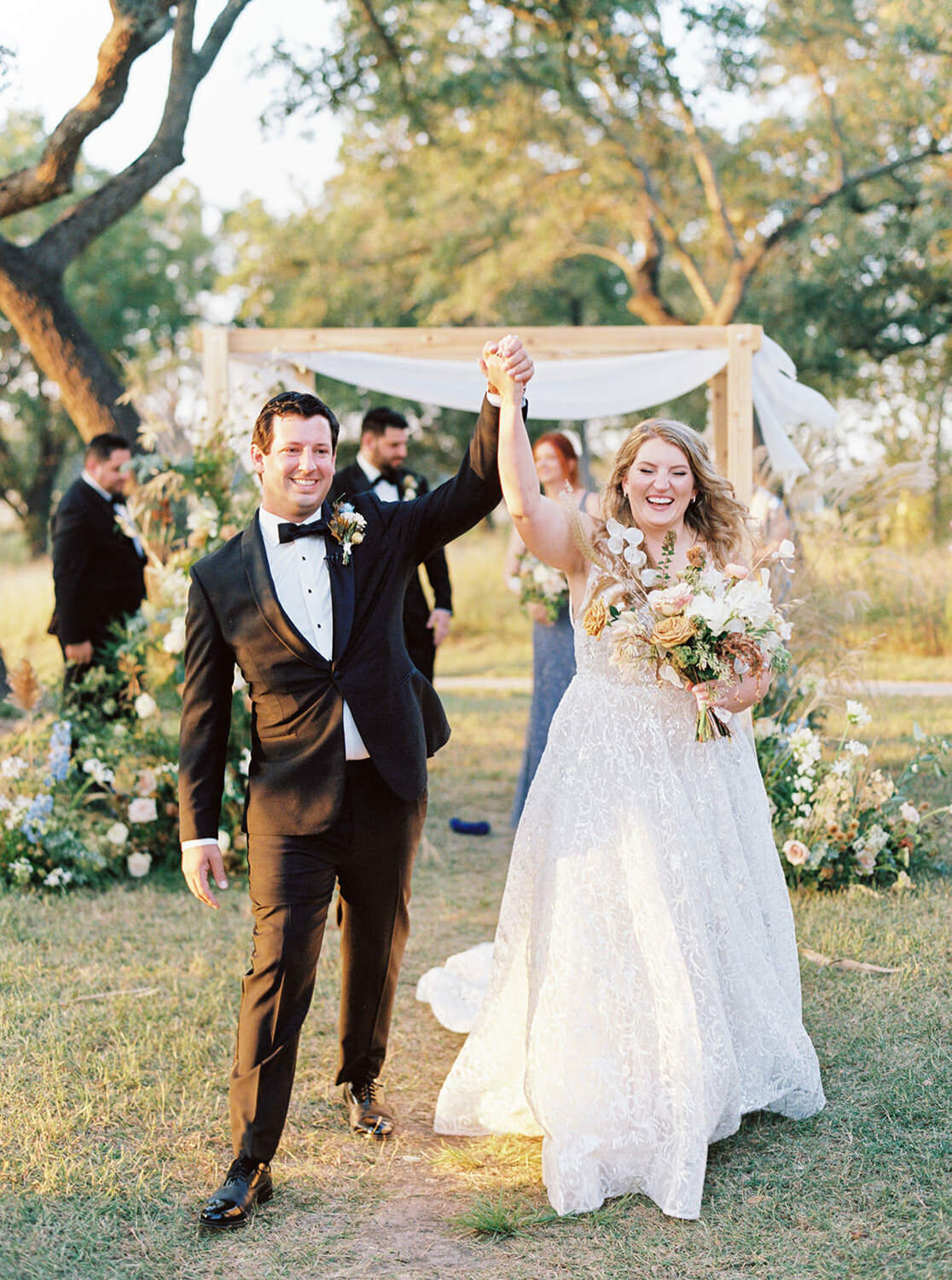 11-Texas-film-wedding-photographer-RuétPhoto-MarisaMattWedding_featherandtwine-1044_websize