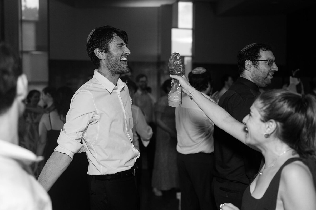 Eliana-Melmed-Photography-Chicago-LosAngeles-Jewish-WeddingPhotography-ElianaSklar-DanceFloor-00133