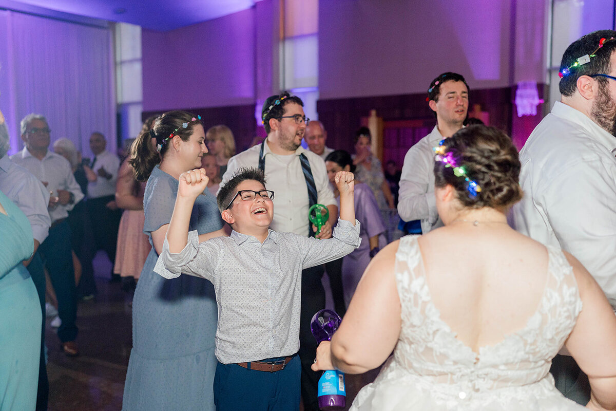 Eliana-Melmed-Photography-Chicago-LosAngeles-Jewish-WeddingPhotography-ElianaSklar-DanceFloor-00146