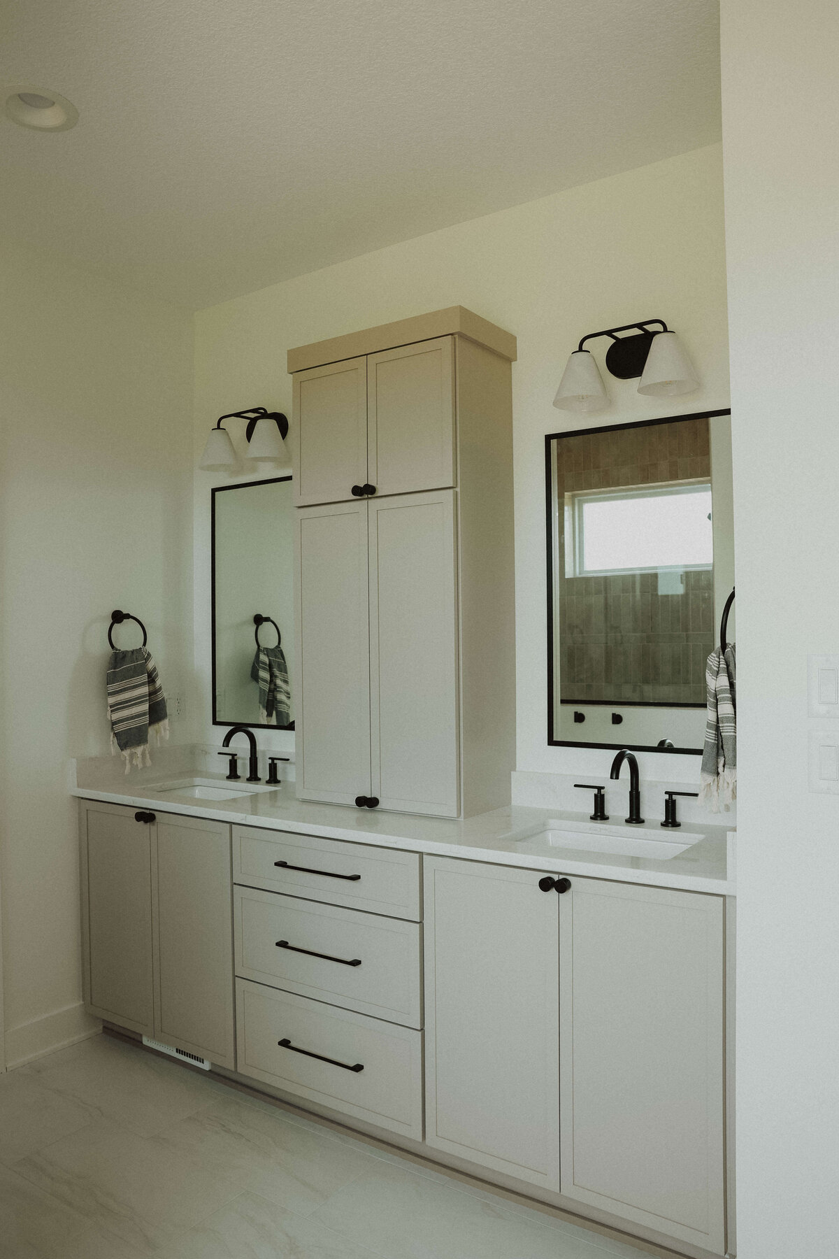 3034-Bathroom-Grimes-Central-Iowa-Custom-Home-JRL-Builders-3F1A2124