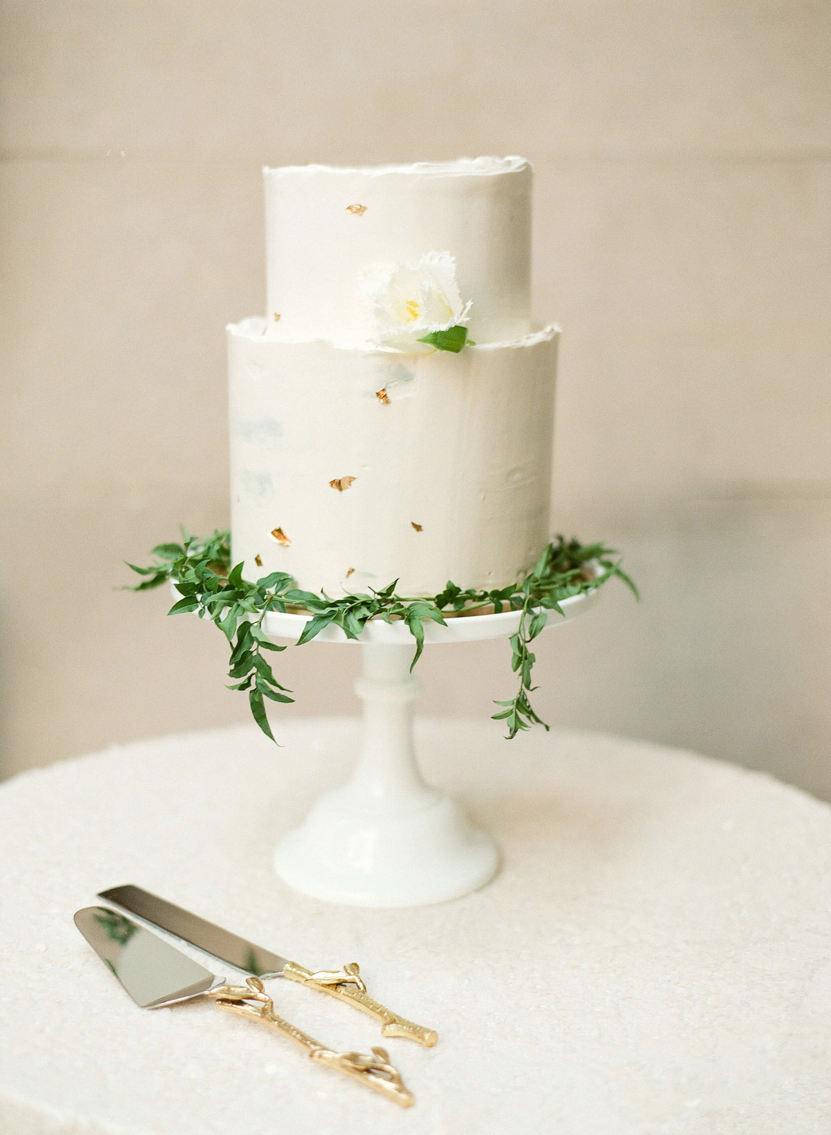 37-KTMerry-wedding-photography-ButtercreamBakeshop-cake