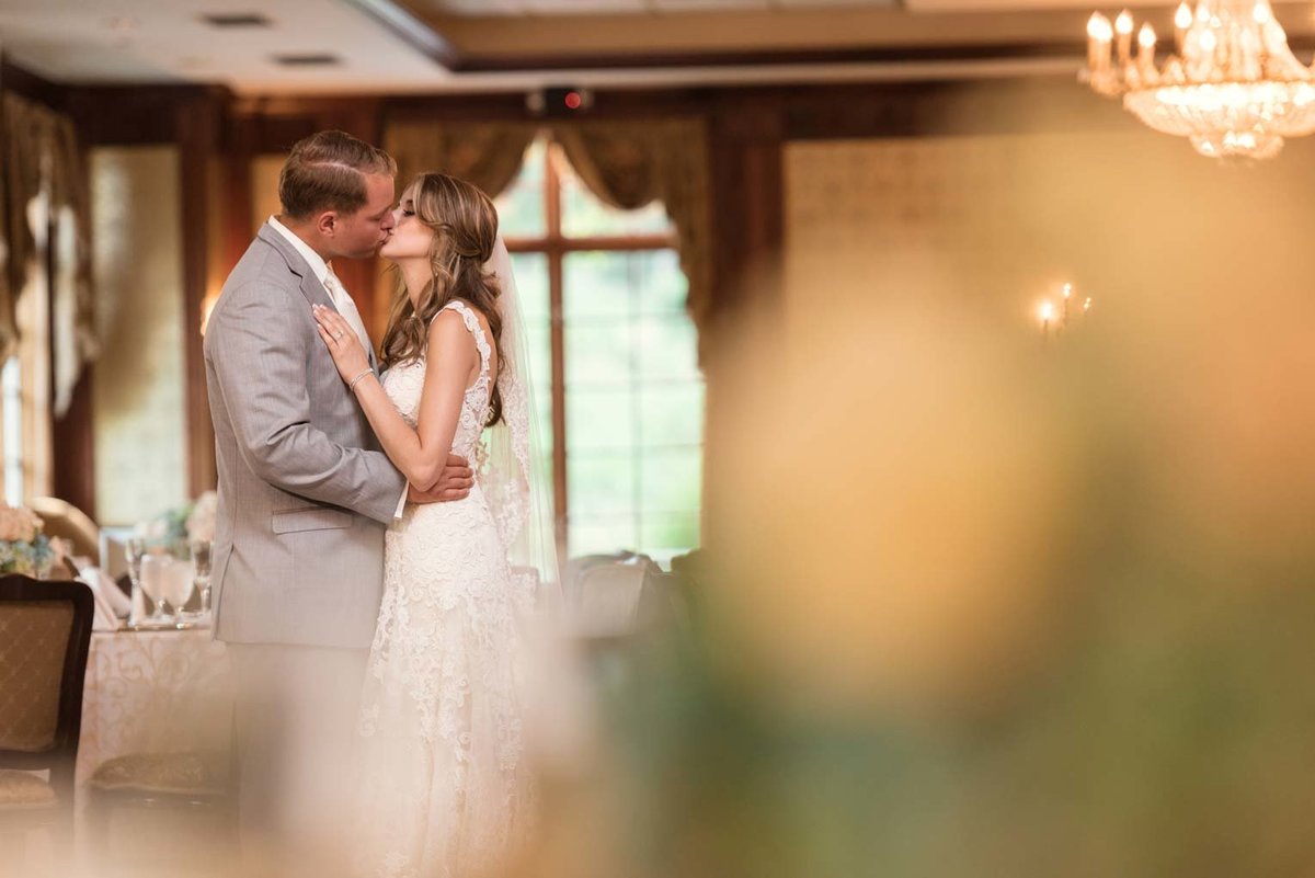 Bride and groom kissing at The Mansion at Oyster Bay