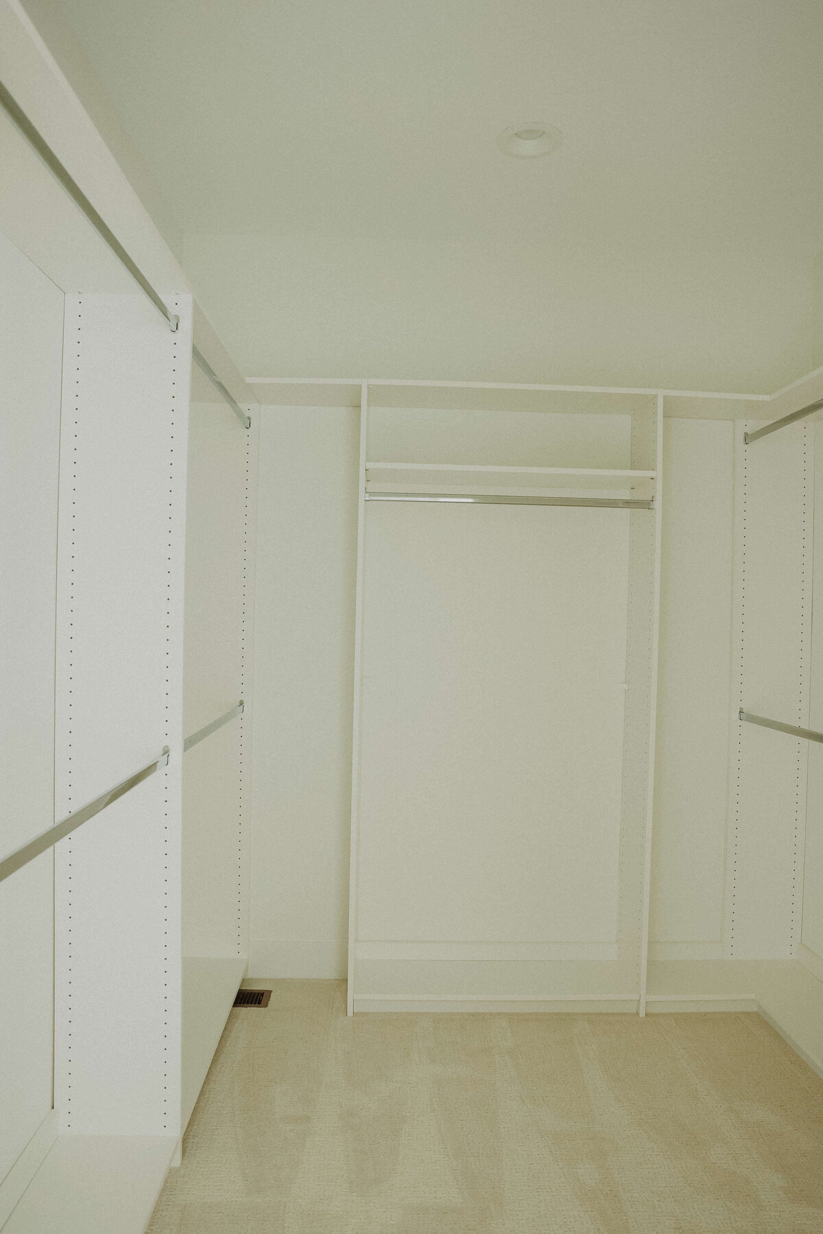 3034-Closet-Grimes-Central-Iowa-Custom-Home-JRL-Builders-3F1A2146