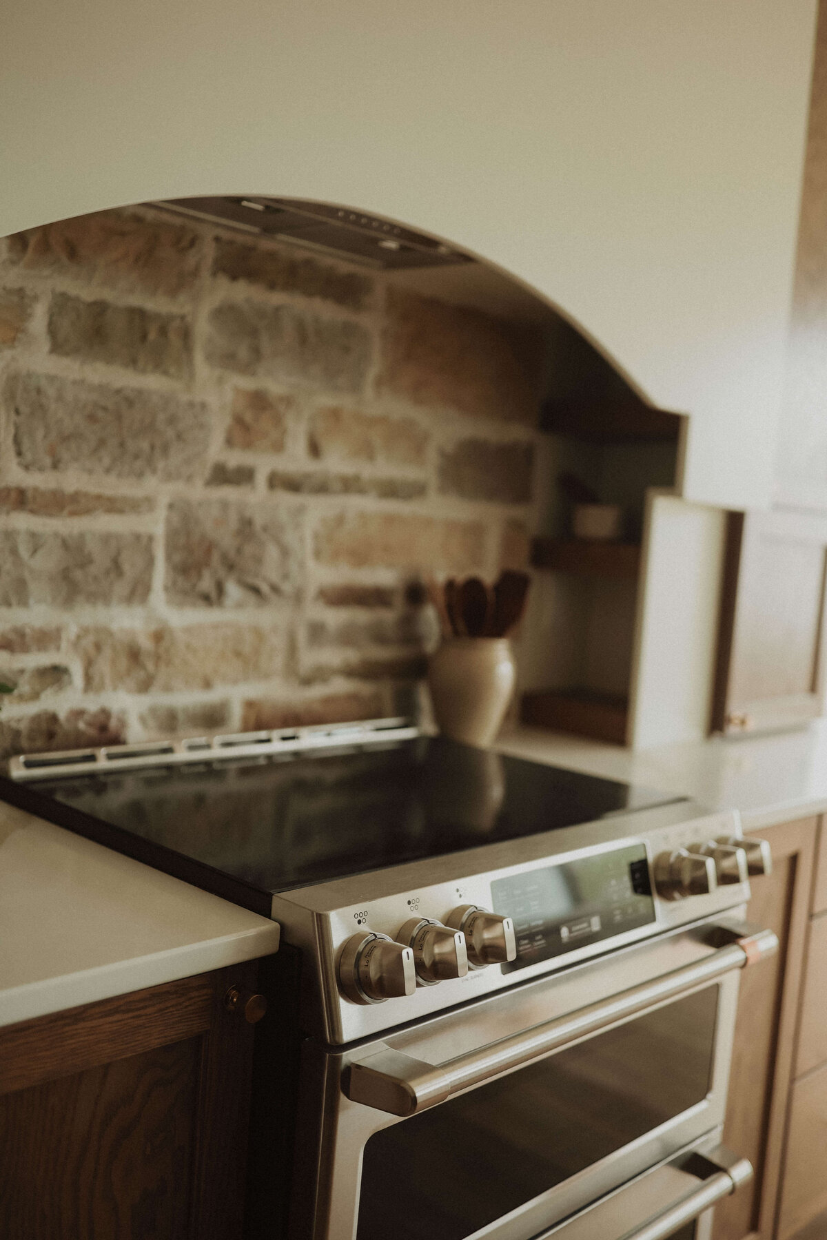 65-Kitchen-Waukee-Central-Iowa-Custom-Home-JRL-Builders-3F1A4739