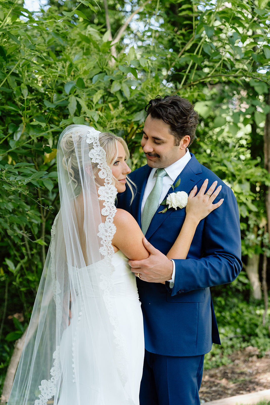 virginia-wedding-alex-ricky-sneaks-47