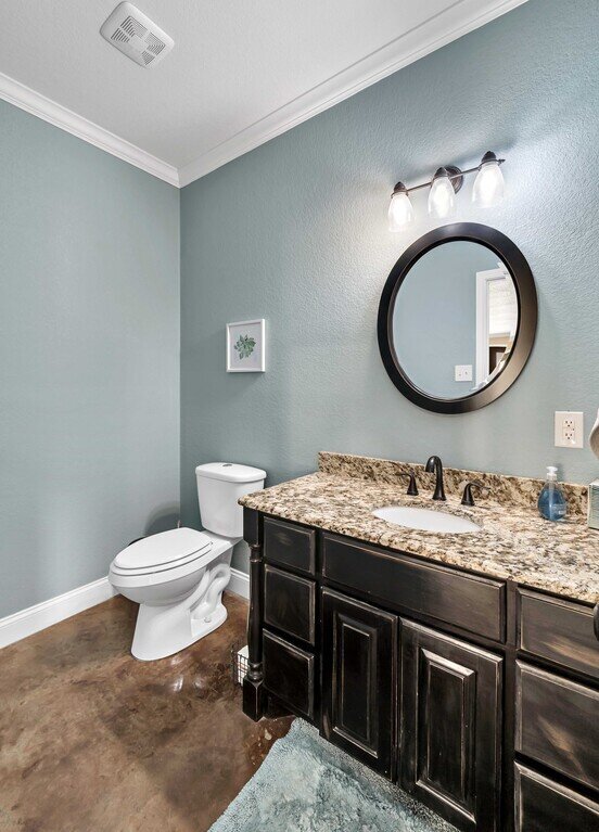 Bathroom with large vanity in this four-bedroom, four-bathroom vacation rental home and guest house with free WiFi, fully equipped kitchen, firepit and room for 10 in Waco, TX.
