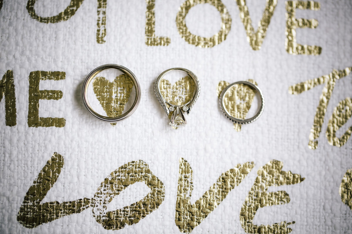 rings on love throw in clarks landing yacht club wedding