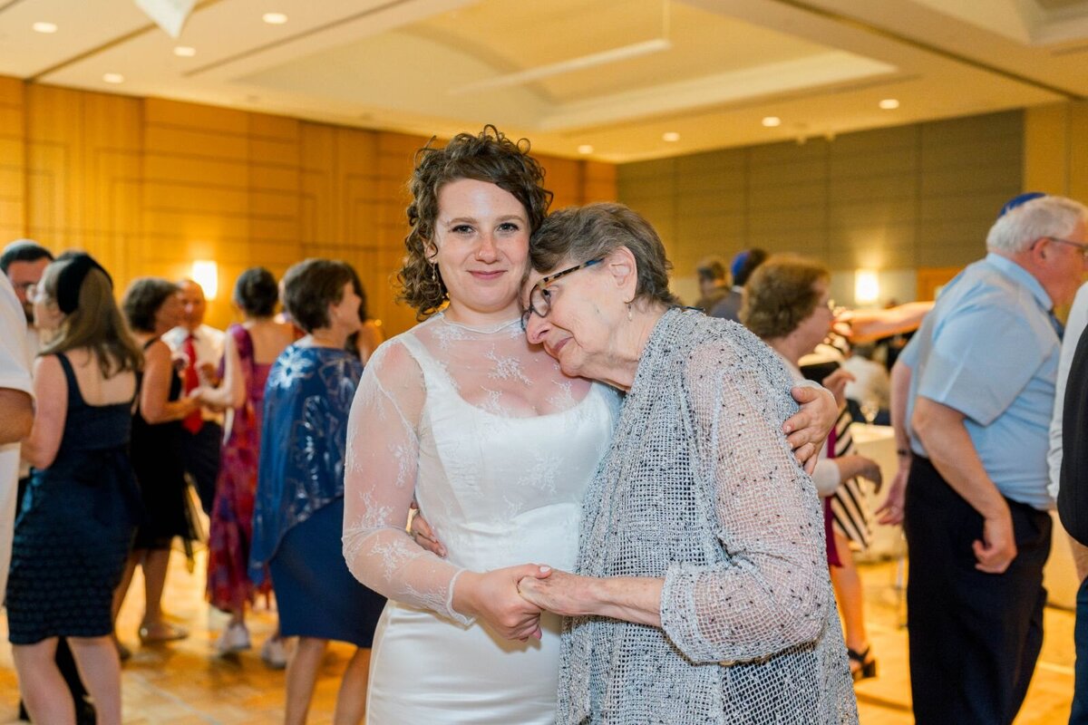 processed_ElianaMelmedPhotography_JewishWeddingPhotographer_ShulaNoah_Dancing-258