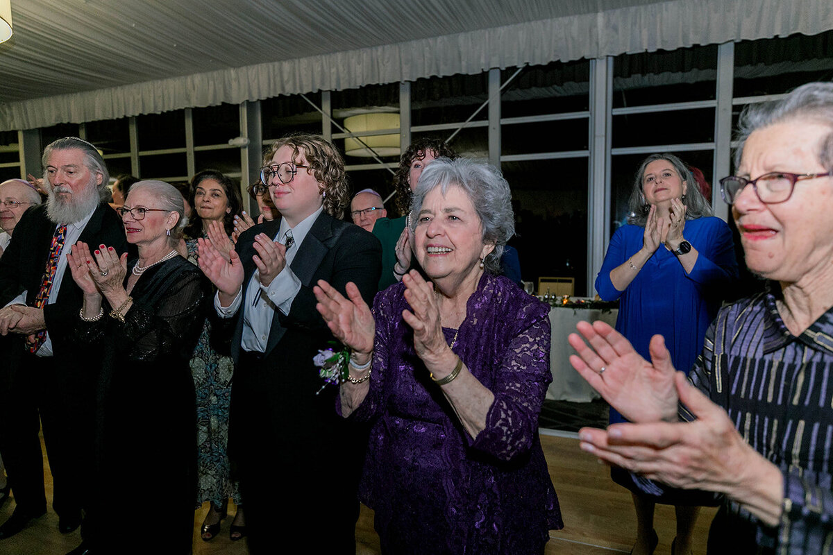 Eliana-Melmed-Photography-Chicago-LosAngeles-Jewish-WeddingPhotography-SimchaDancing-00218
