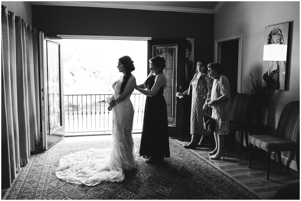 austin wedding photographer antebellum oaks wedding photographer bridal suite