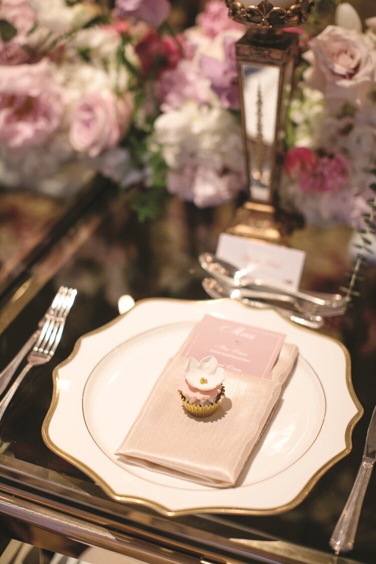 blush-gold-wedding-reception-charger-cupcake