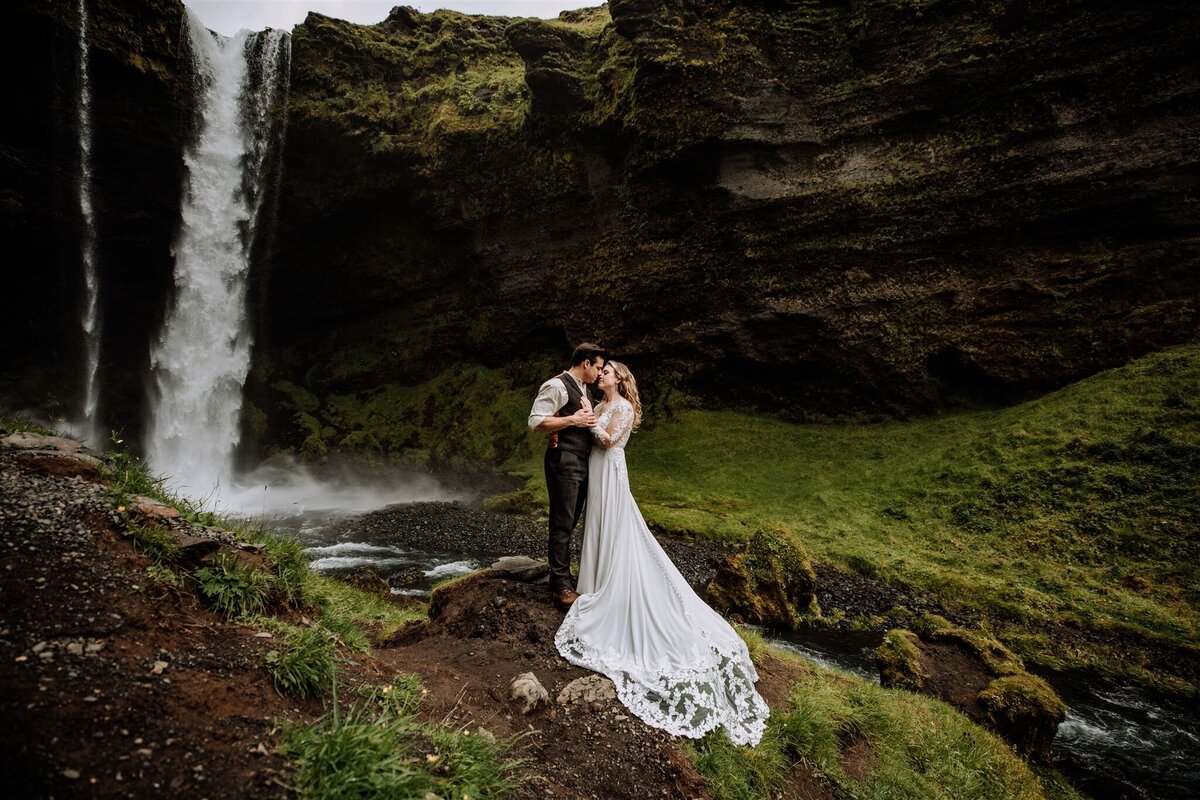 iceland-waterfall-elopement