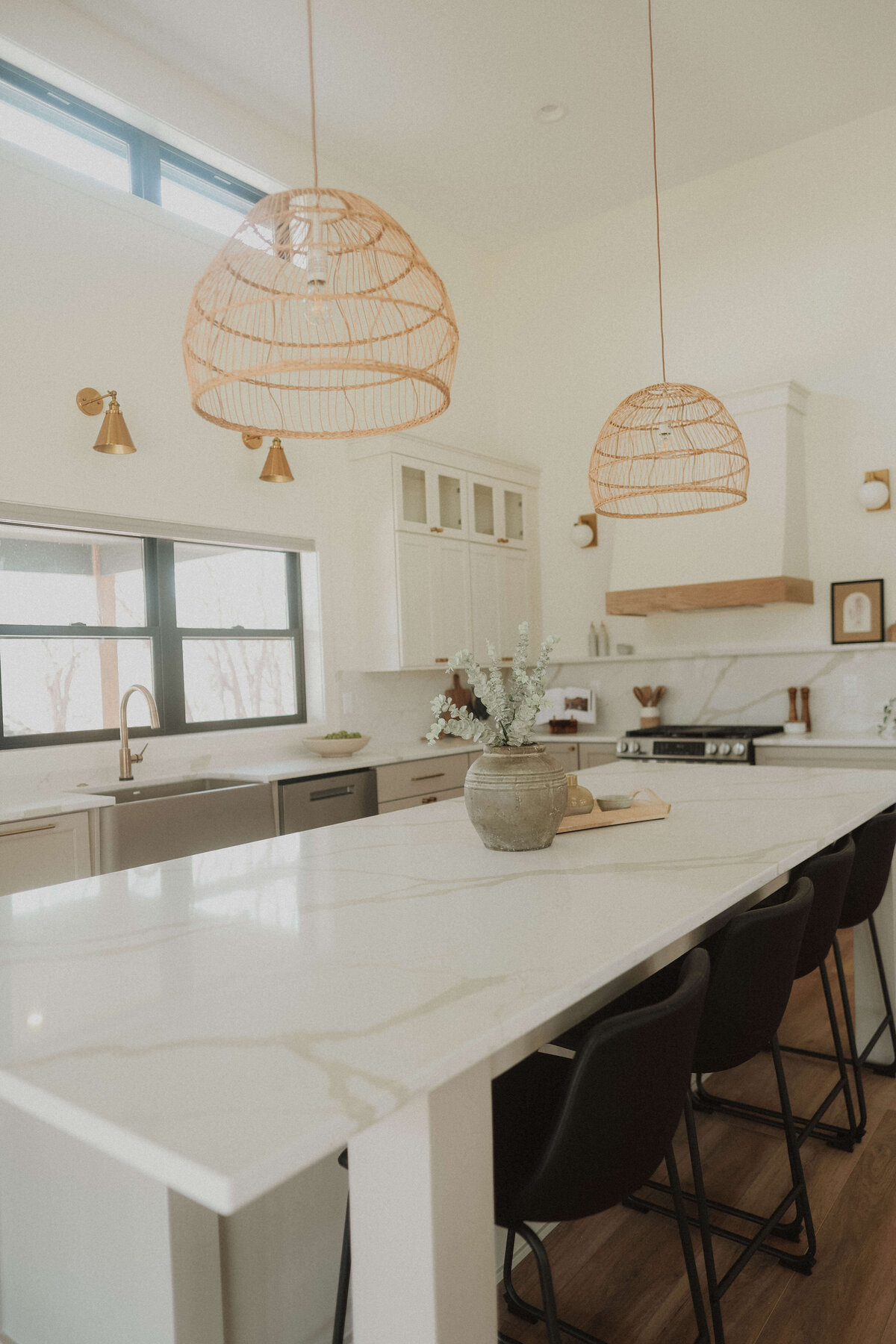 500-Kitchen-Waukee-Central-Iowa-Custom-Home-JRL-Builders-3F1A9908