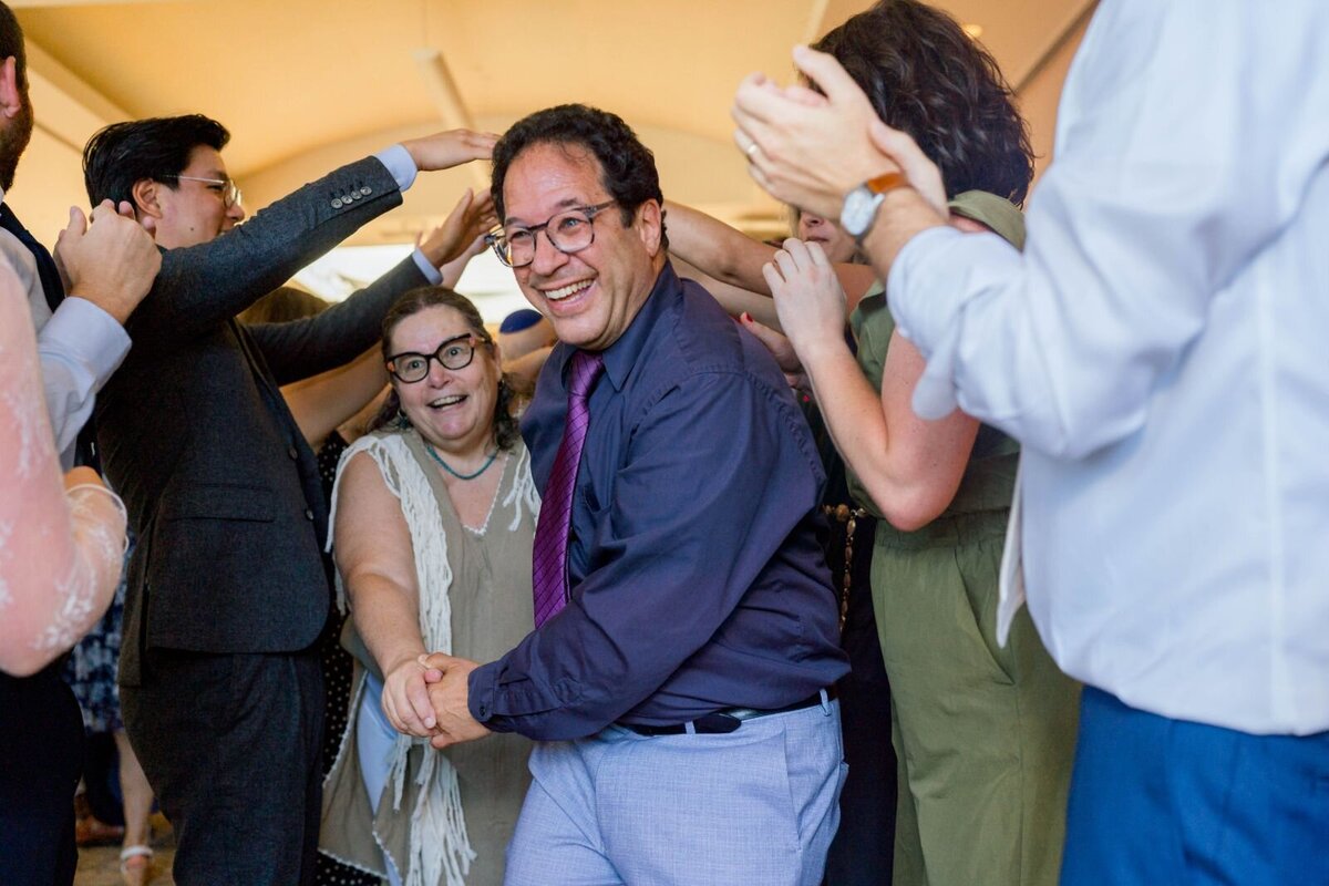 Eliana-Melmed-Photography-Chicago-LosAngeles-Jewish-WeddingPhotography-ShulaNoah-Simcha-Dancing-00027