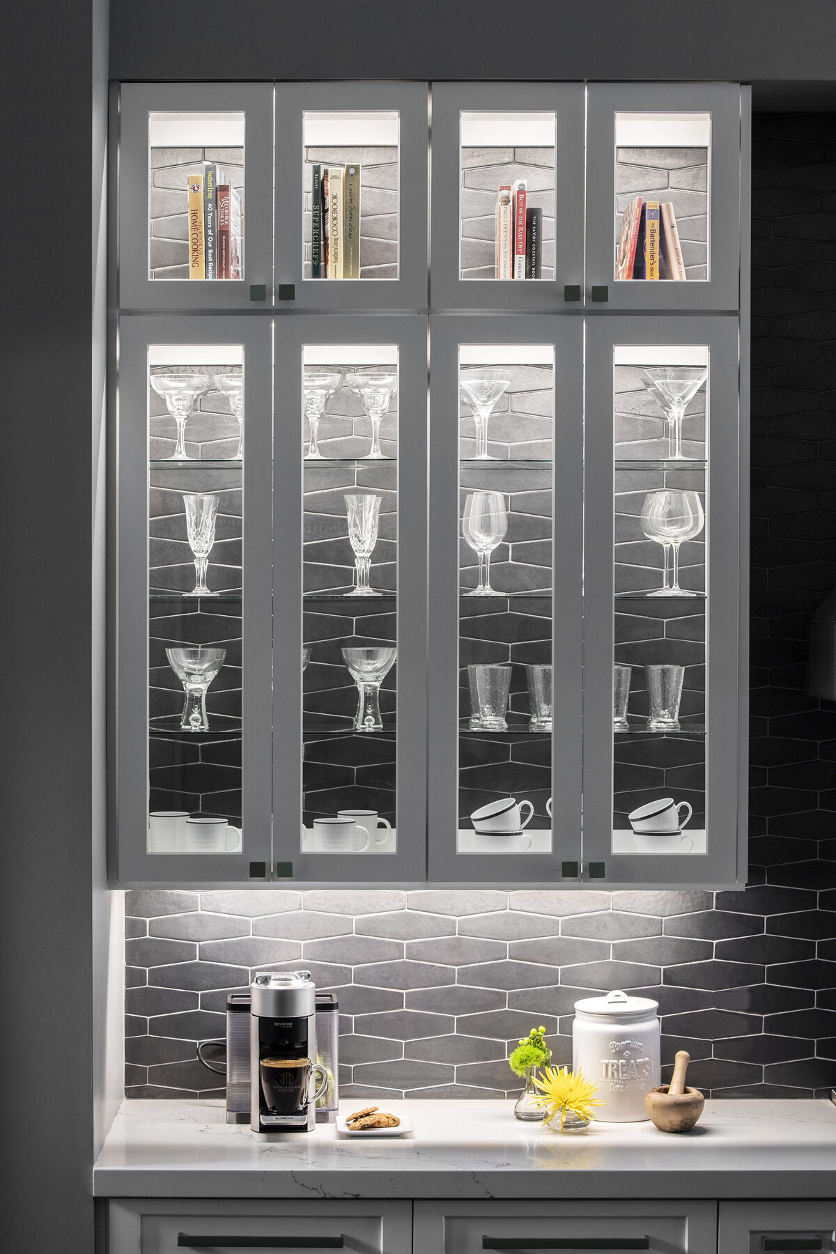 Modern Design Kitchen Glassware Cabinet