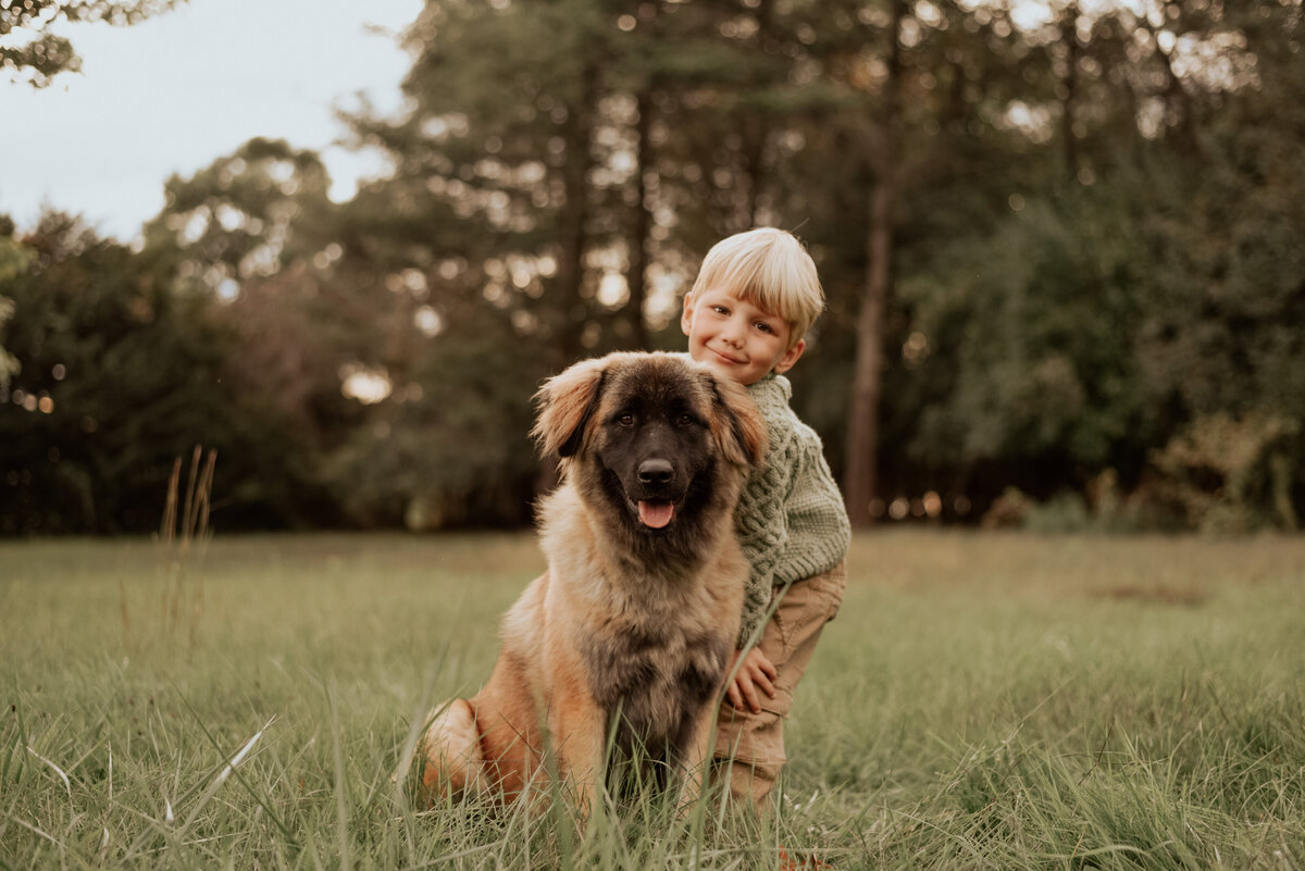 Estrela Mountain Dog with child-69