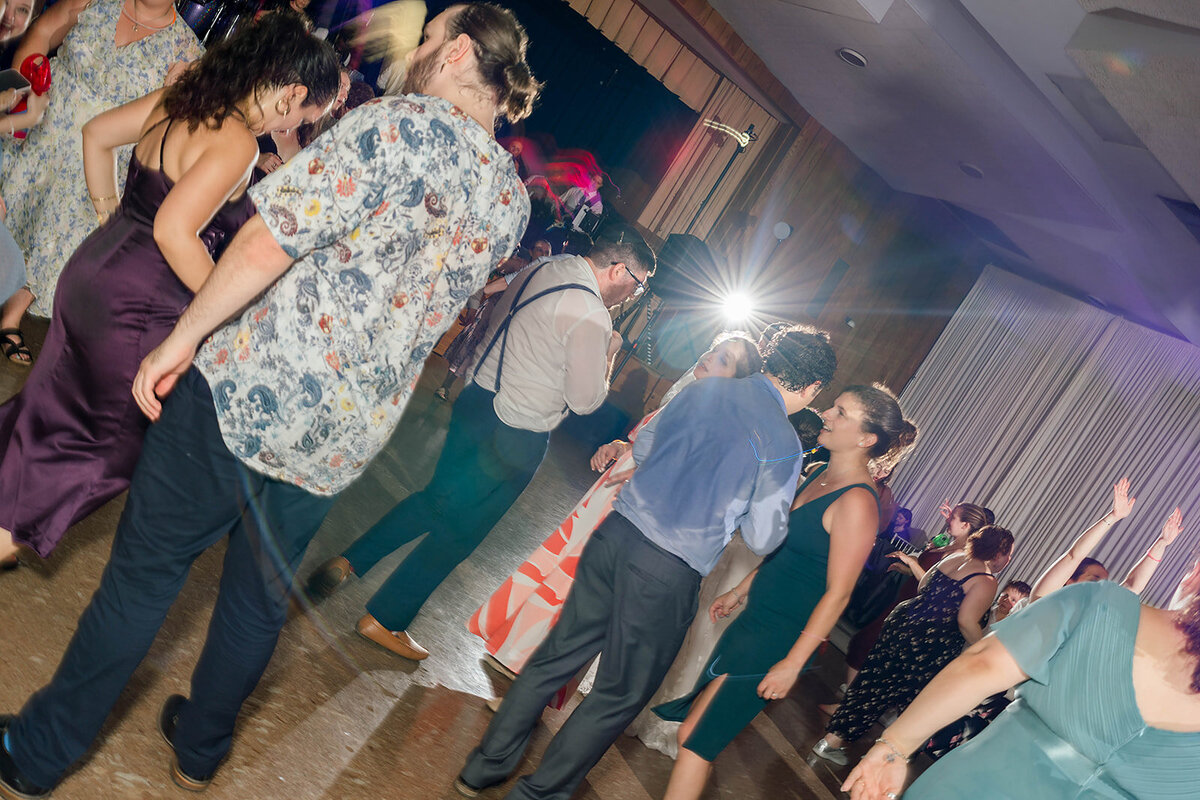 Eliana-Melmed-Photography-Chicago-LosAngeles-Jewish-WeddingPhotography-ElianaSklar-DanceFloor-00368