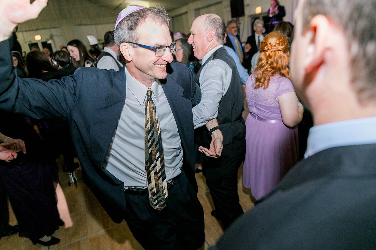 Eliana-Melmed-Photography-Chicago-LosAngeles-Jewish-WeddingPhotography-SimchaDancing-00133