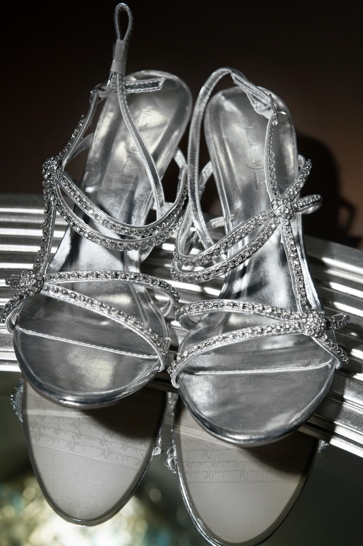Elegant wedding sandals in silver