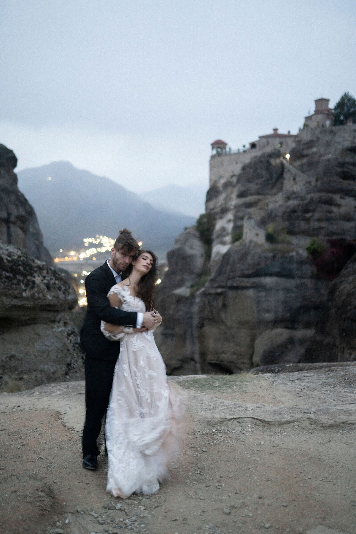 294-Meteora-Kalabaka-Greece-Inspriation-Loves-Story Elopement-Cinematic-Romance-Destination-Wedding-Editorial-Luxury-Fine-Art-Lisa-Vigliotta-Photography
