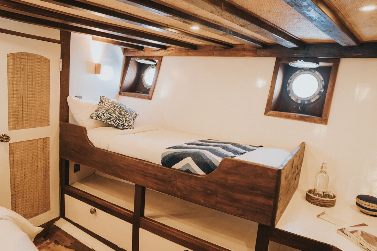 Magia II Luxury Yacht Charter Komodo Mola Mola 0009
