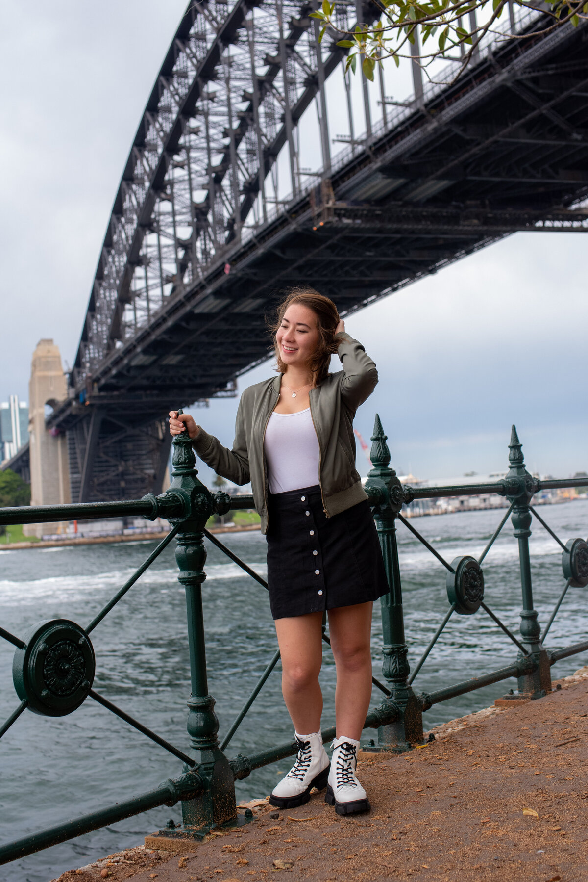 teenage-girl-portrait-sydney-australia-city-harbour-bridge