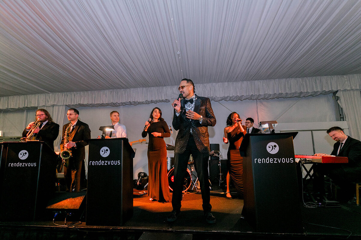 Eliana-Melmed-Photography-Chicago-LosAngeles-Jewish-WeddingPhotography-Dancefloor-00138