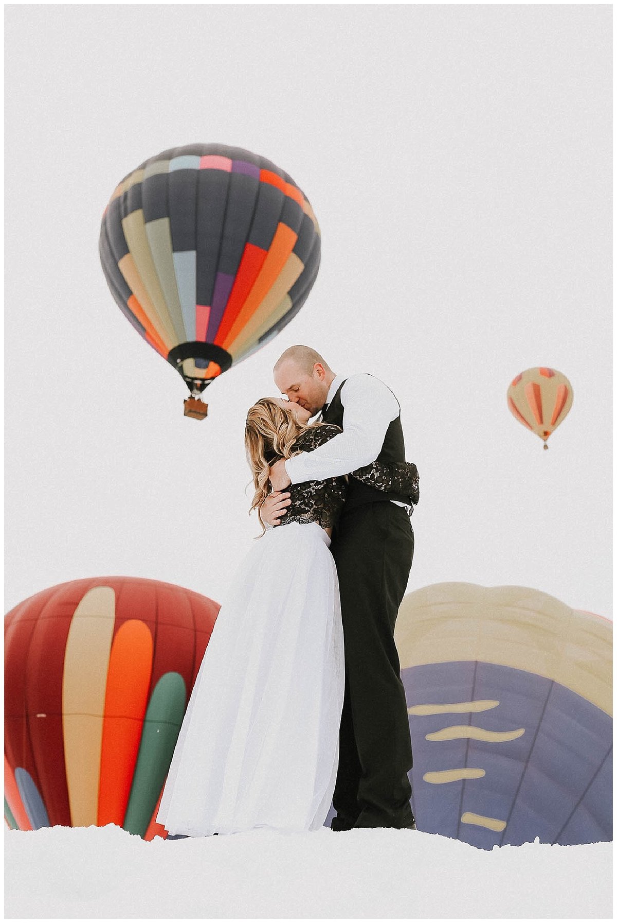 hot-air-balloon-engagement-photos-luma-weddings_0010