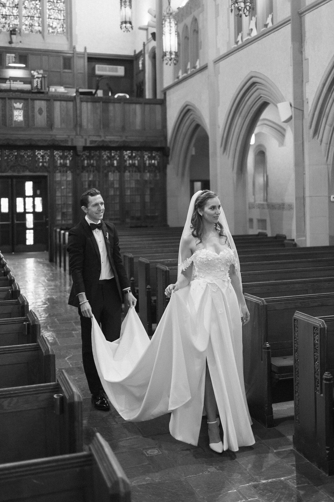 romantic-bride-groom-trinity-lutheran-detroit