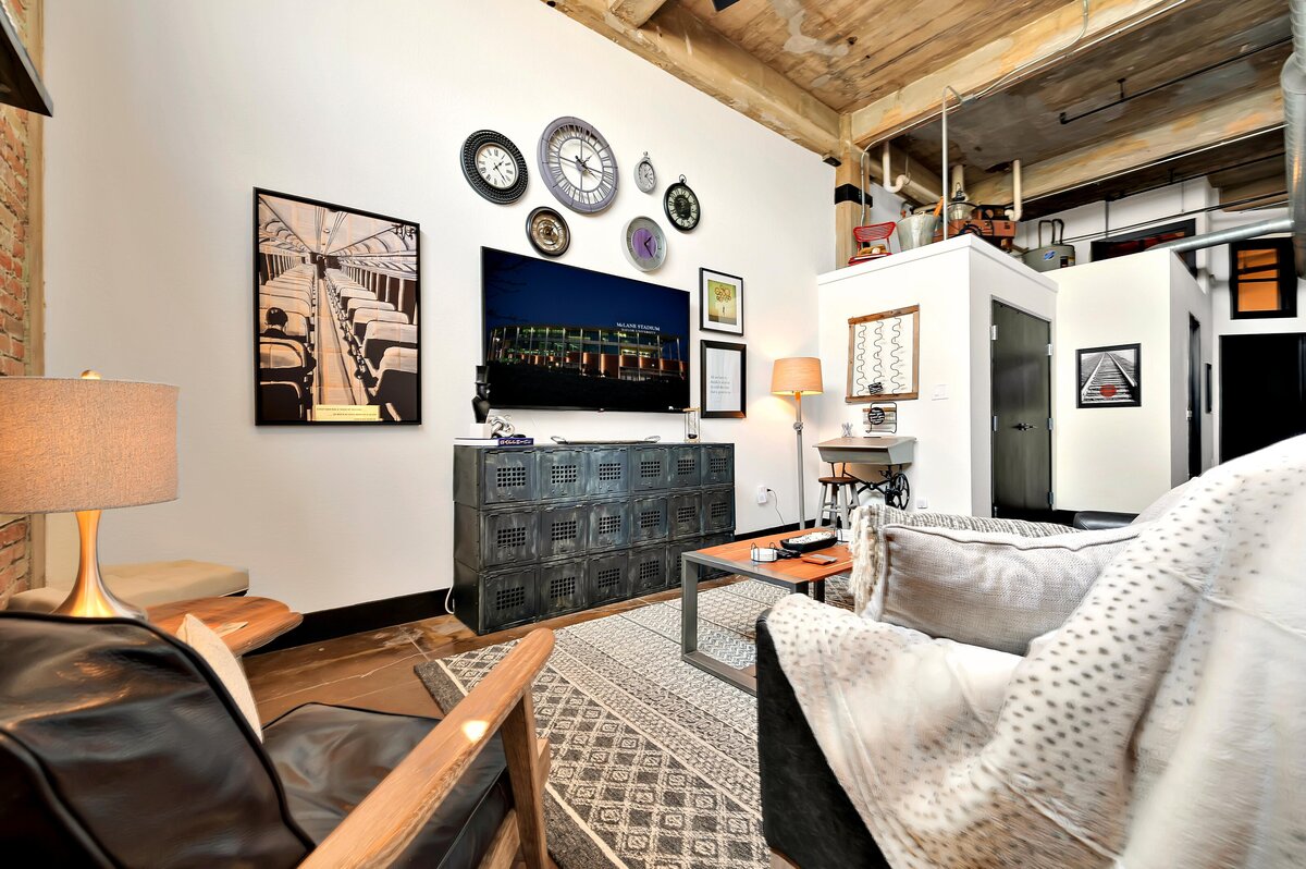 Living area with flat screen TV at this two-bedroom, two-bathroom vacation rental condo in the historic Behrens building in the heart of the Magnolia Silo District in downtown Waco, TX.