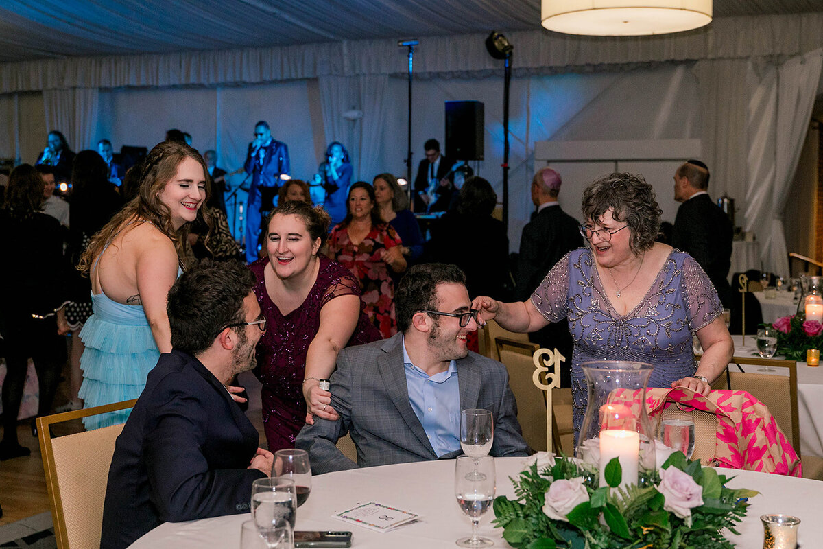 Eliana-Melmed-Photography-Chicago-LosAngeles-Jewish-WeddingPhotography-Dancefloor-00113