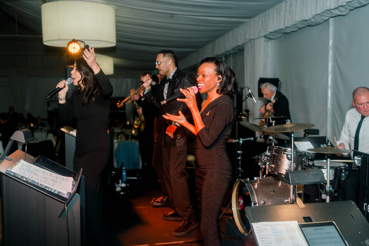 Eliana-Melmed-Photography-Chicago-LosAngeles-Jewish-WeddingPhotography-Dancefloor-00199