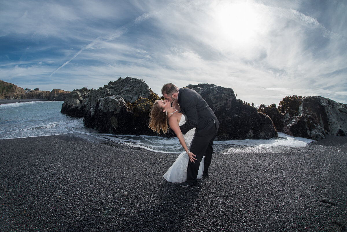 Shelter-Cove-Black-Sannds-Beach-photographer-adventure-elopement-intimate-destination-wedding-nor-cal-beach-elopement-8