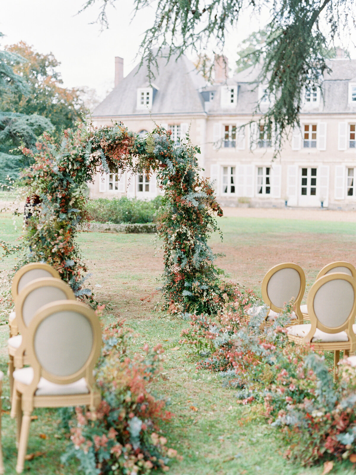 chateau-bouthonvilliers-wedding-paris-wedding-photographer-mackenzie-reiter-photography-34