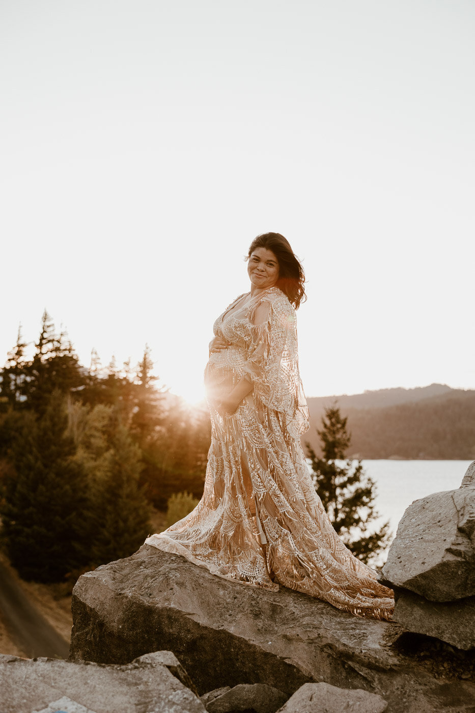 sunset-maternity-session-at-government-cove-oregon-2