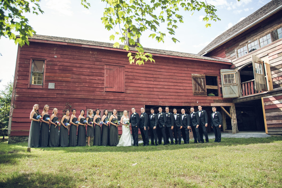 monica_relyea_events_stripling_photography_hudson_valley_rustic_barn_glam_wedding_1