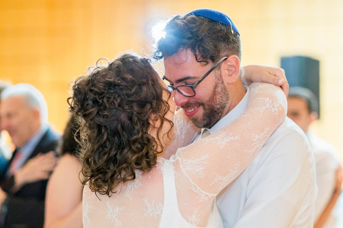 processed_ElianaMelmedPhotography_JewishWeddingPhotographer_ShulaNoah_Dancing-233