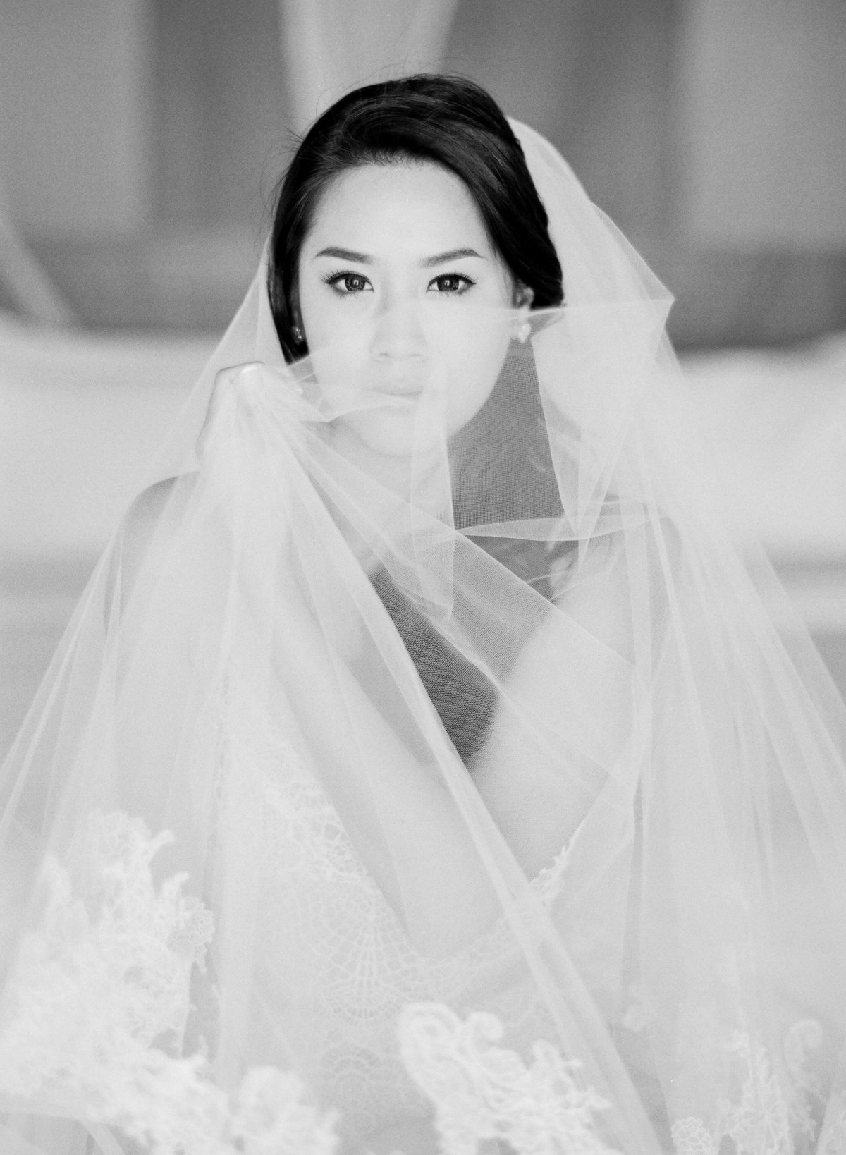26-KTMerry-bridal-portrait-veil
