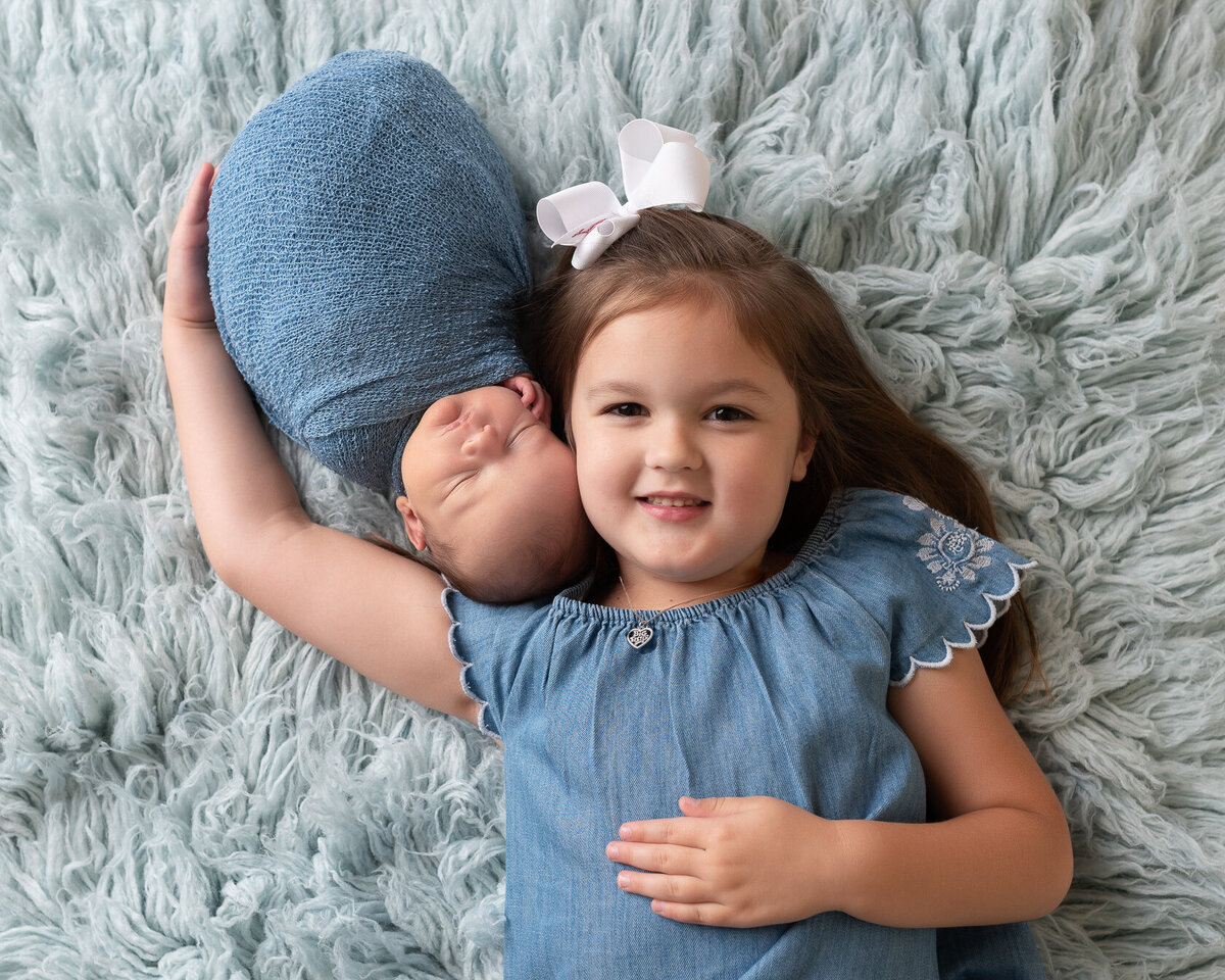 Newborn and Sibling photoshoot in Blue Fur Background